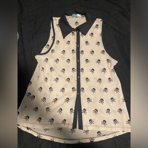 Julie’s Closet Médium Skull Button Down Shirt